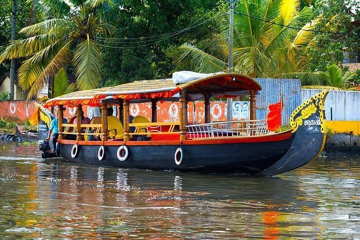 Sunrise Shikara cruise in Alleppey backwaters.