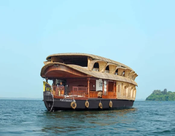 3 Bed room Luxury Houseboat