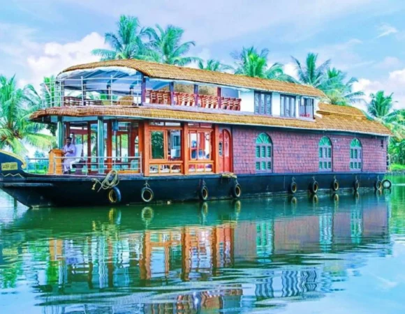 4 Bedroom Premium Houseboat