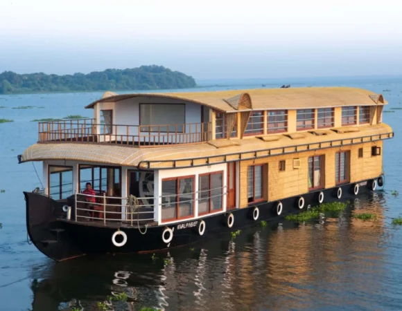 3 Bed Room Luxury Houseboat