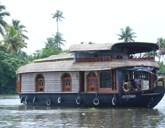 2 Bedroom Premium Houseboat