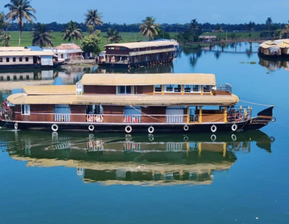 4 Bedroom Deluxe Houseboat