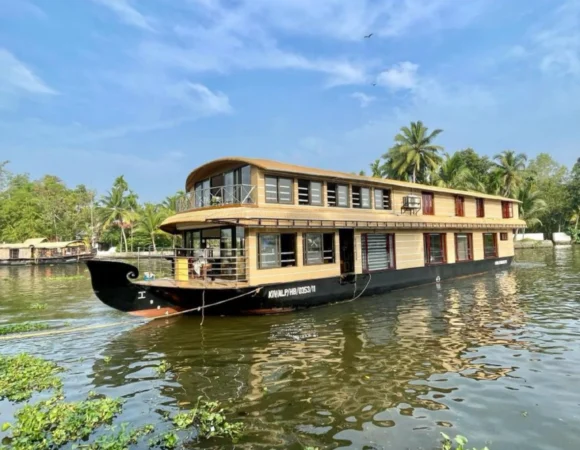 8 Bedroom Premium Houseboat