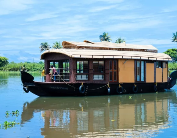 1 Bedroom Premium Houseboat