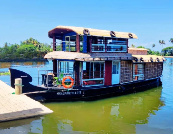1 Bedroom Deluxe Houseboat