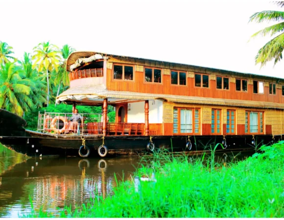 3 Bedroom Deluxe Houseboat
