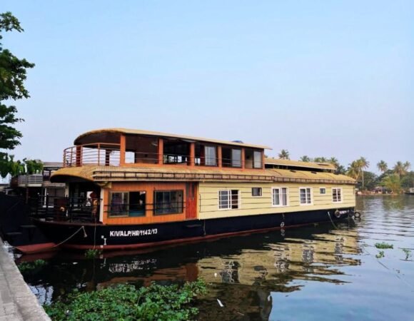 4 Bedroom Luxury Houseboat