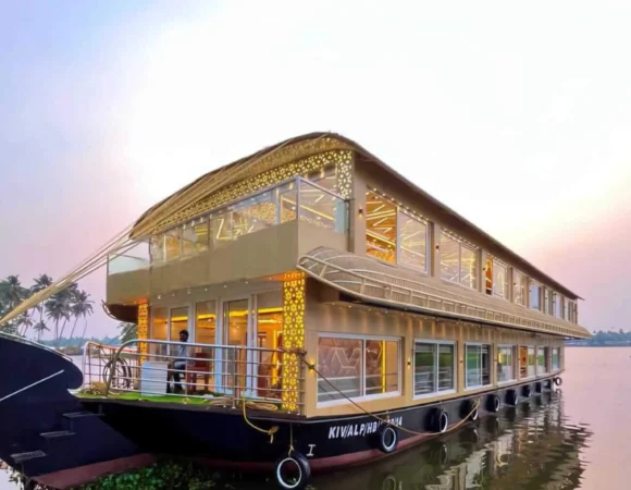 10 Bedroom Premium Houseboat