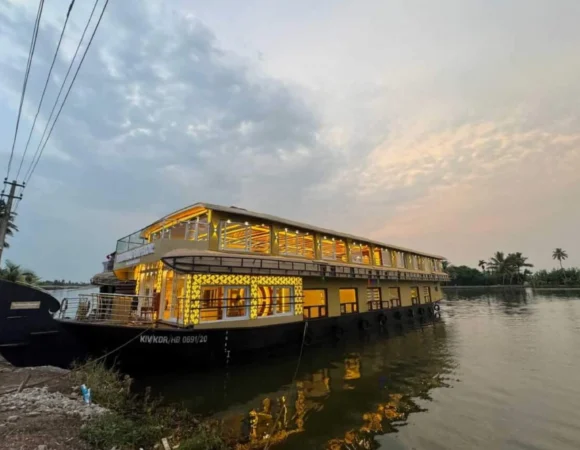 10 Bedroom Luxury Houseboat