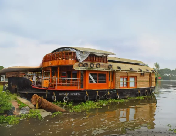 1 Bedroom Premium Houseboat