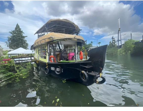 1 Bedroom Premium Houseboat