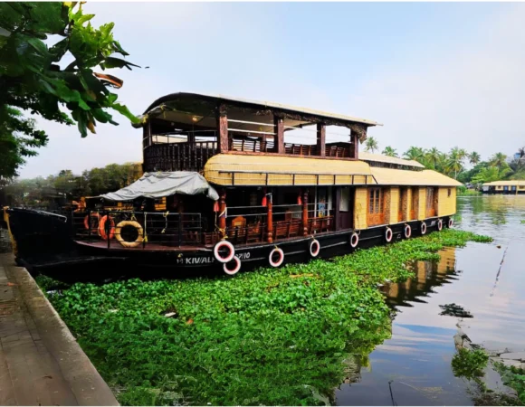 2 Bedroom Deluxe Houseboat
