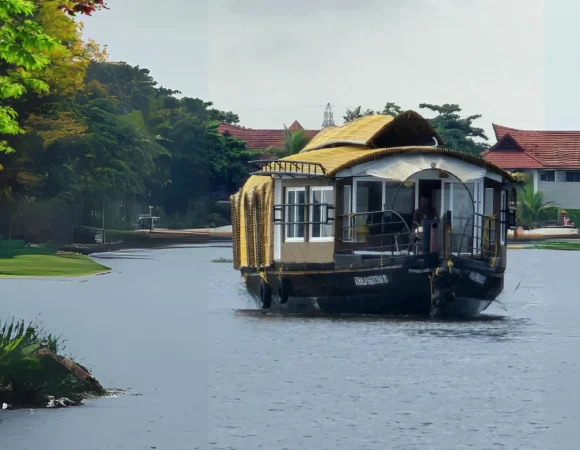 2 Bedroom Premium Houseboat