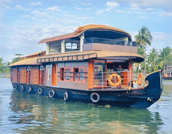 2 Bedroom Premium Houseboat