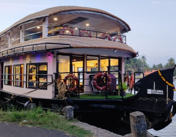 2 Bedroom Premium Houseboat