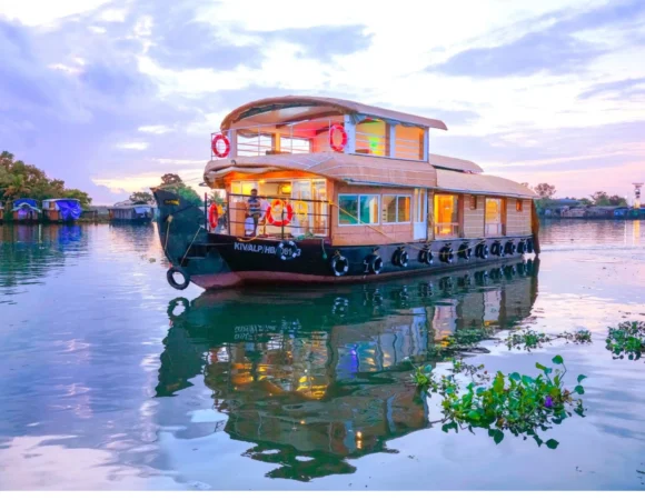 2 Bedroom Premium Houseboat