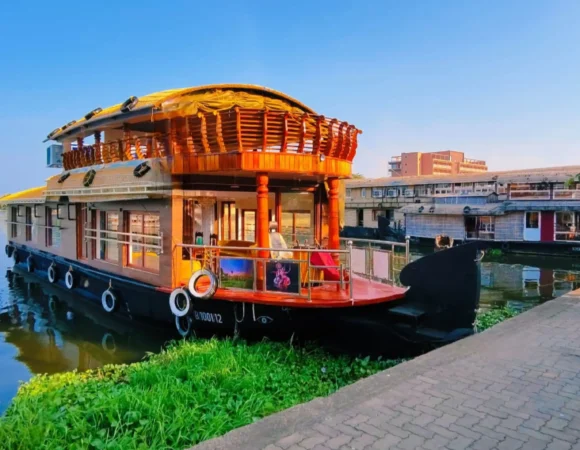 2 Bed room Luxury Houseboat