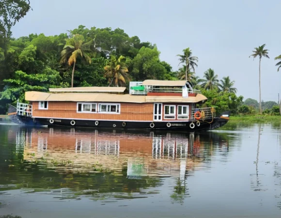 2 Bedroom Premium Houseboat