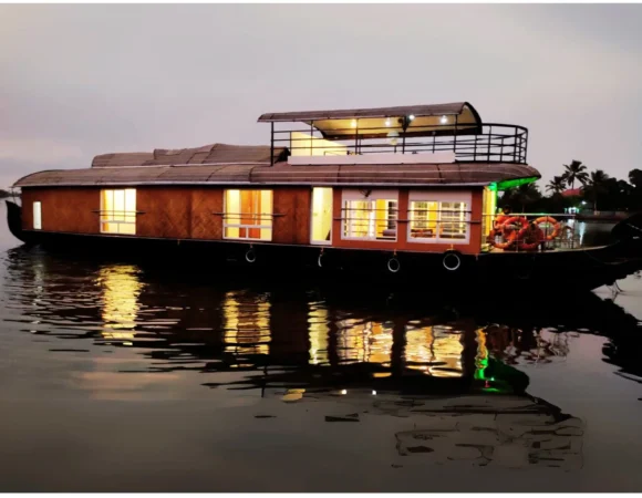 2 Bedroom Premium Houseboat