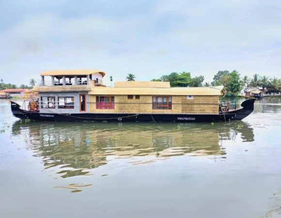 2 Bedroom Premium Houseboat