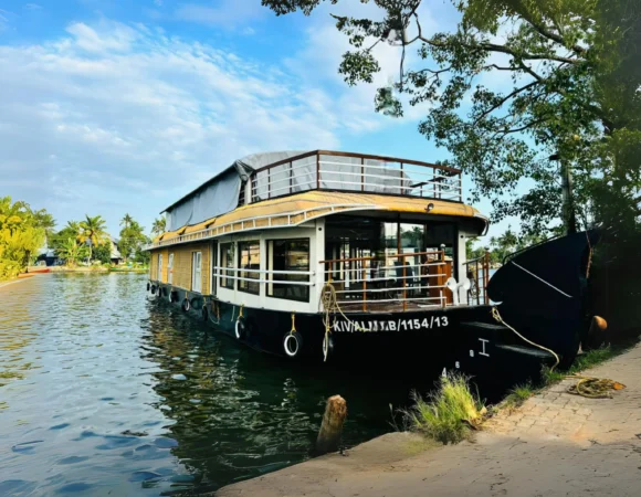 3 Bedroom Luxury Houseboat