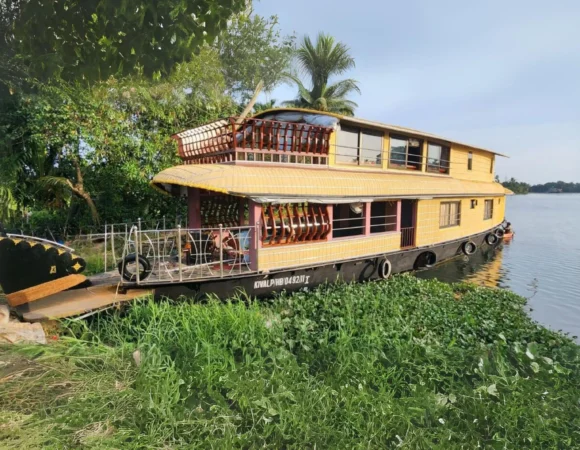 3 Bedroom Luxury Houseboat