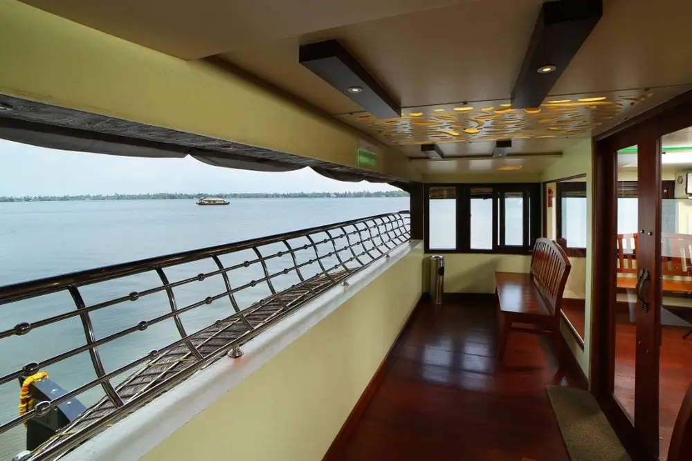 6 Bedroom Luxury Houseboat 14