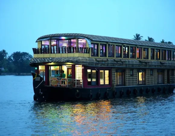 6 Bedroom Luxury Houseboat