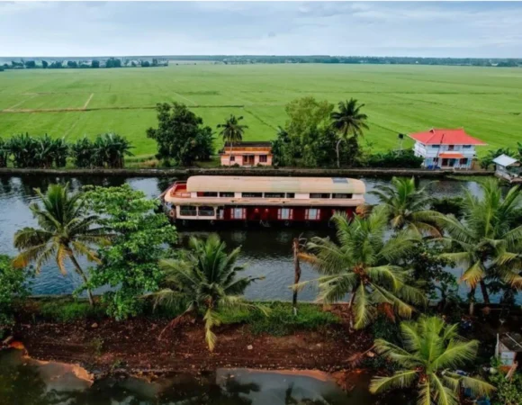 4 Bedroom Premium Houseboat