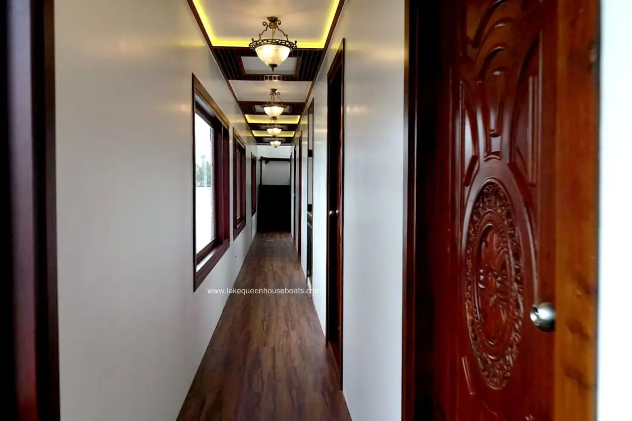 6 Bedroom Ultra Luxury Houseboat (10)
