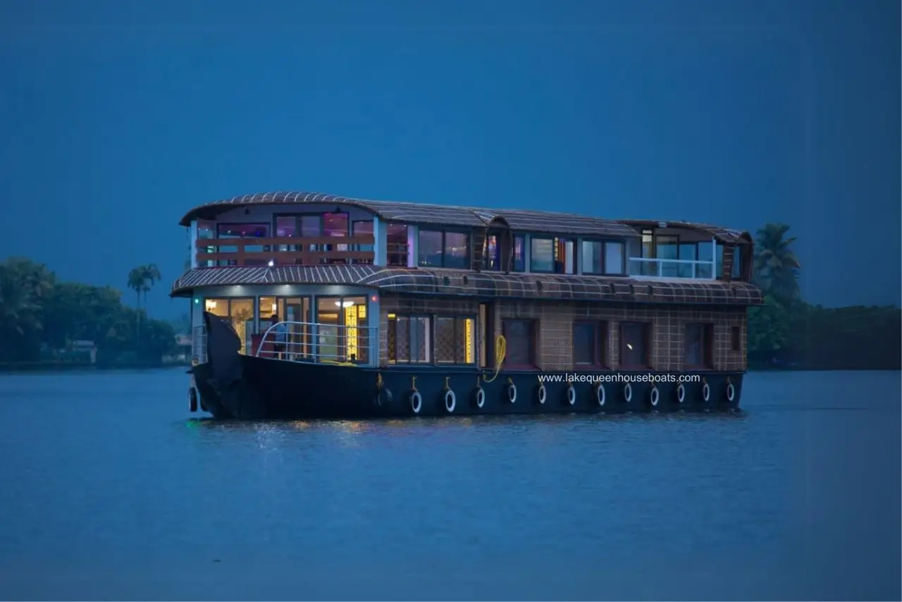 6 Bedroom Ultra Luxury Houseboat (2)