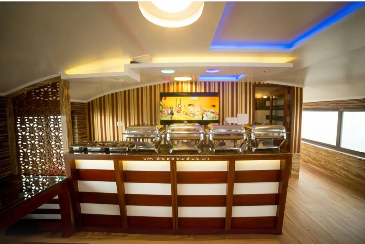 6 Bedroom Ultra Luxury Houseboat (3)