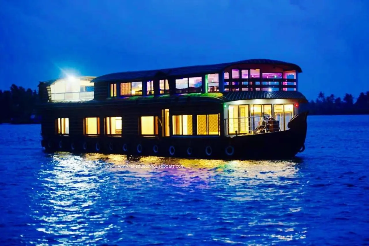 6 Bedroom Ultra Luxury Houseboat (8)
