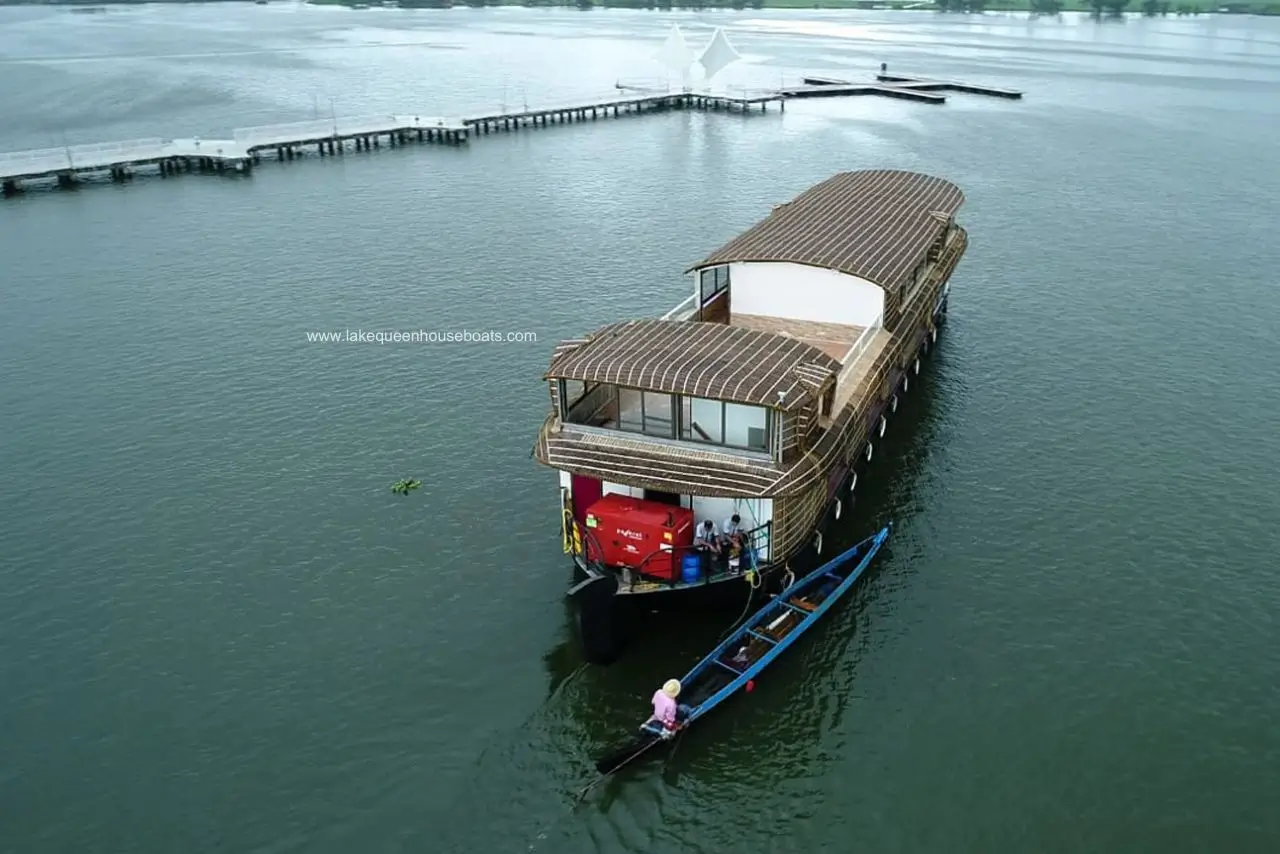 6 Bedroom Ultra Luxury Houseboat (9)