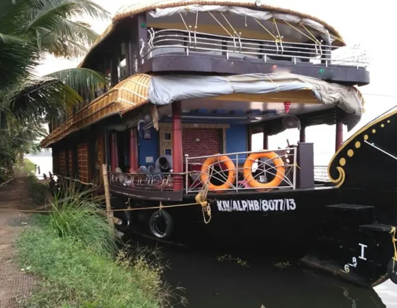 7 Bed room Deluxe Houseboat