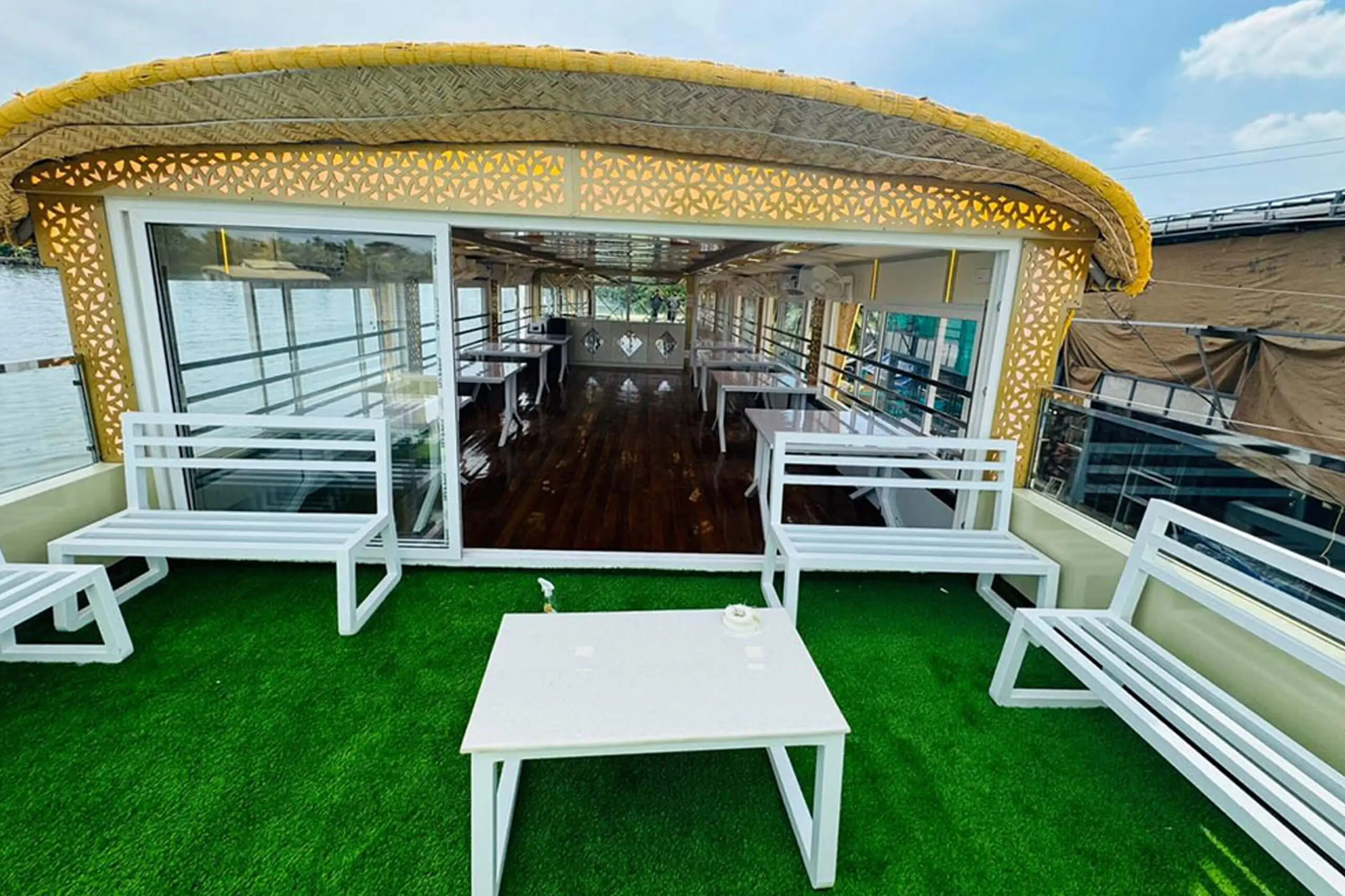 Luxury 7 Bedroom Houseboat