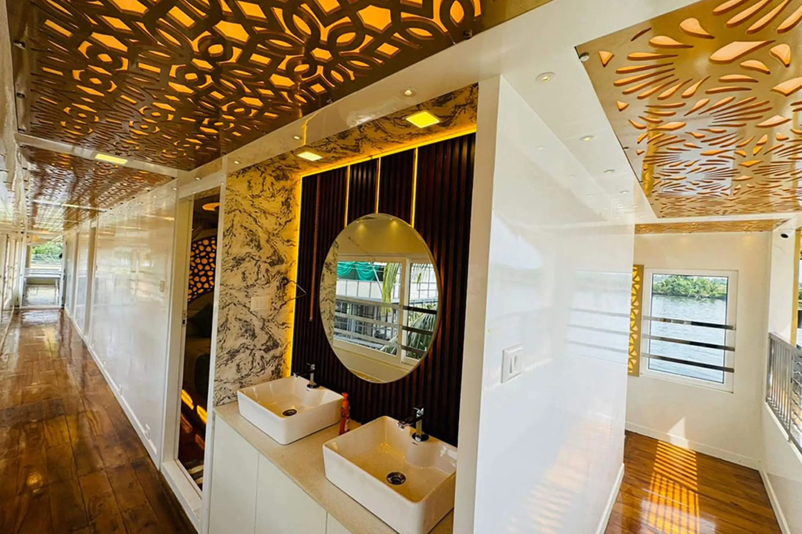 Luxury 7 Bedroom Houseboat