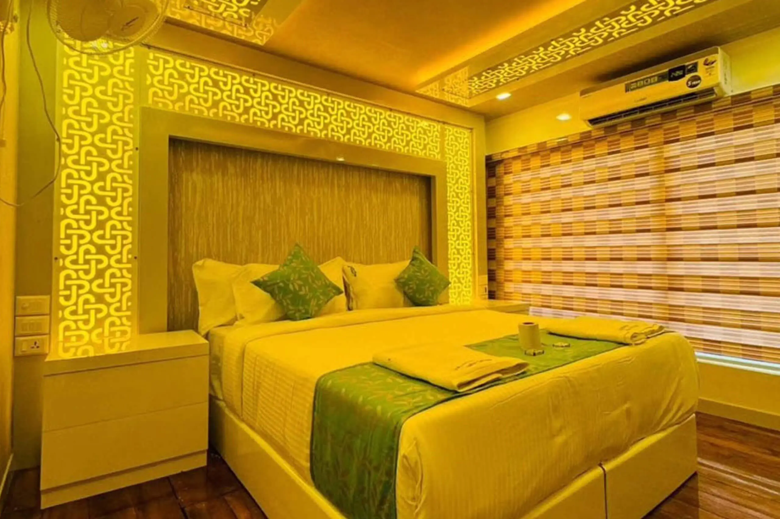 Luxury 7 Bedroom Houseboat