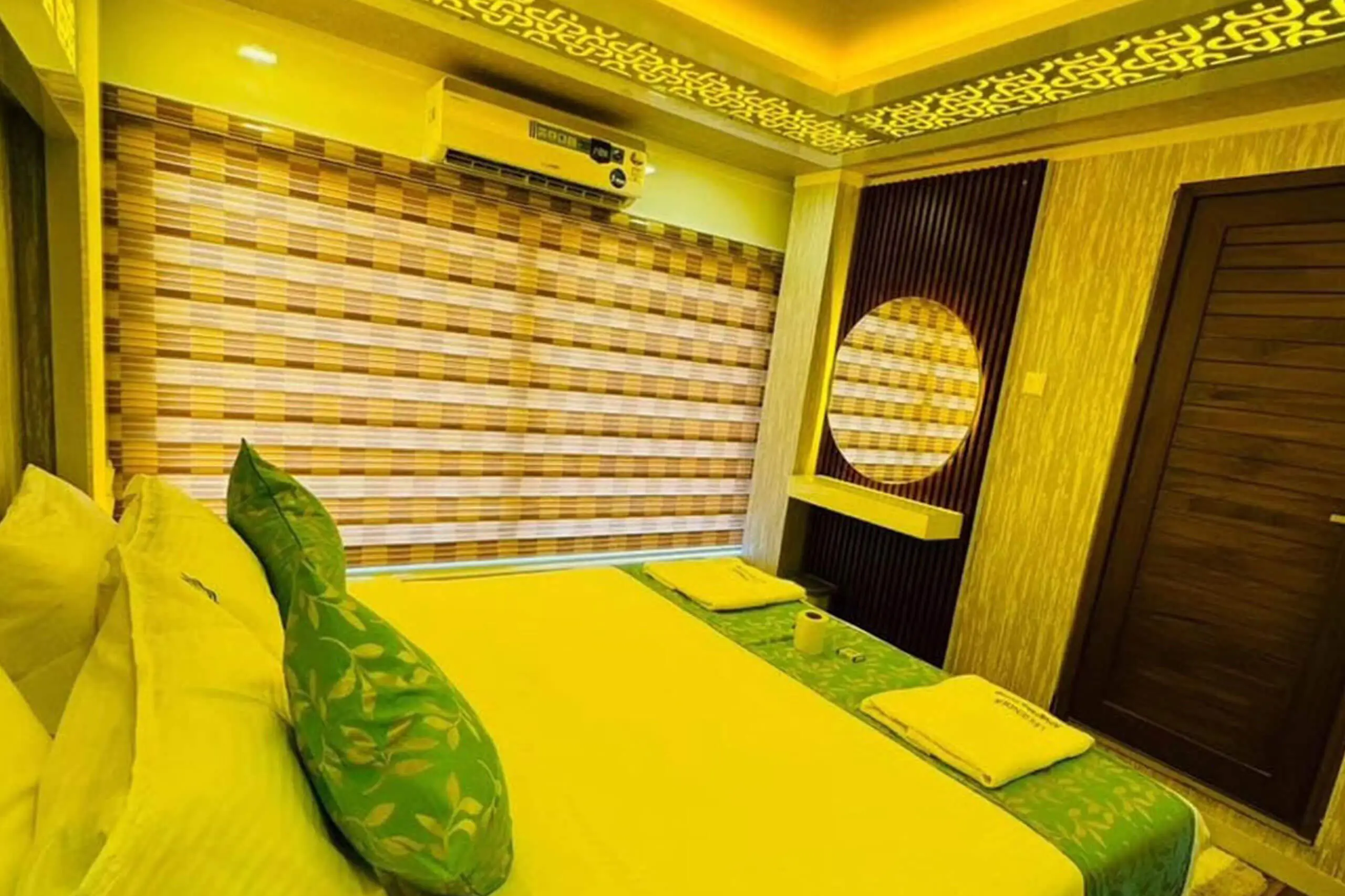 Luxury 7 Bedroom Houseboat