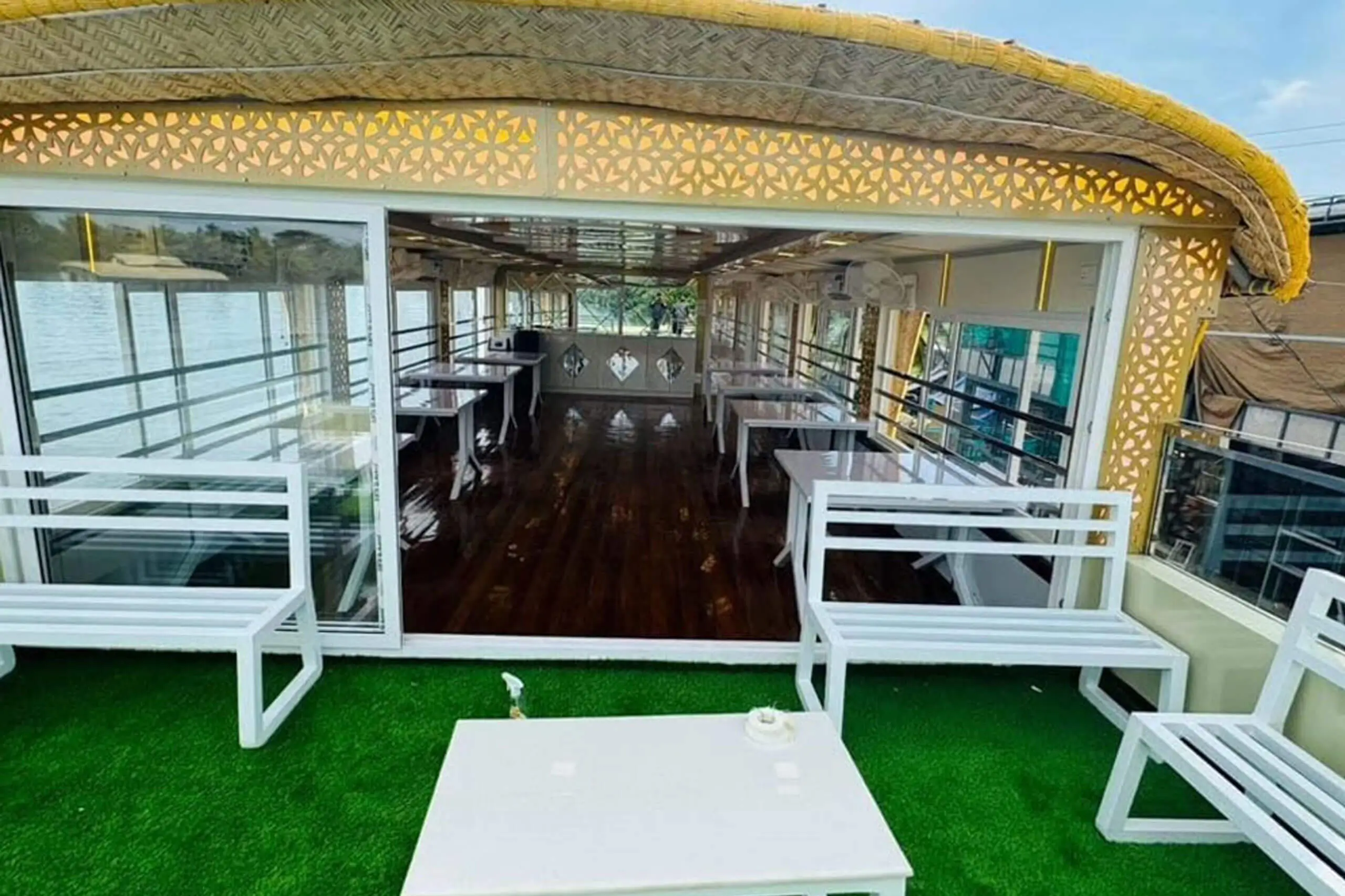 Luxury 7 Bedroom Houseboat